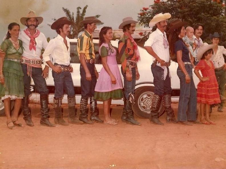 Exposição na Galeria Lava Pés apresenta universo do povo cigano em Mato Grosso