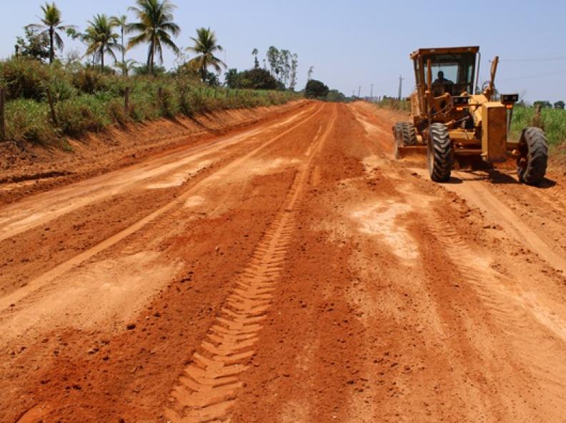 Prefeitura de Nova Monte Verde intensifica manutenção em estradas rurais para garantir segurança e mobilidade