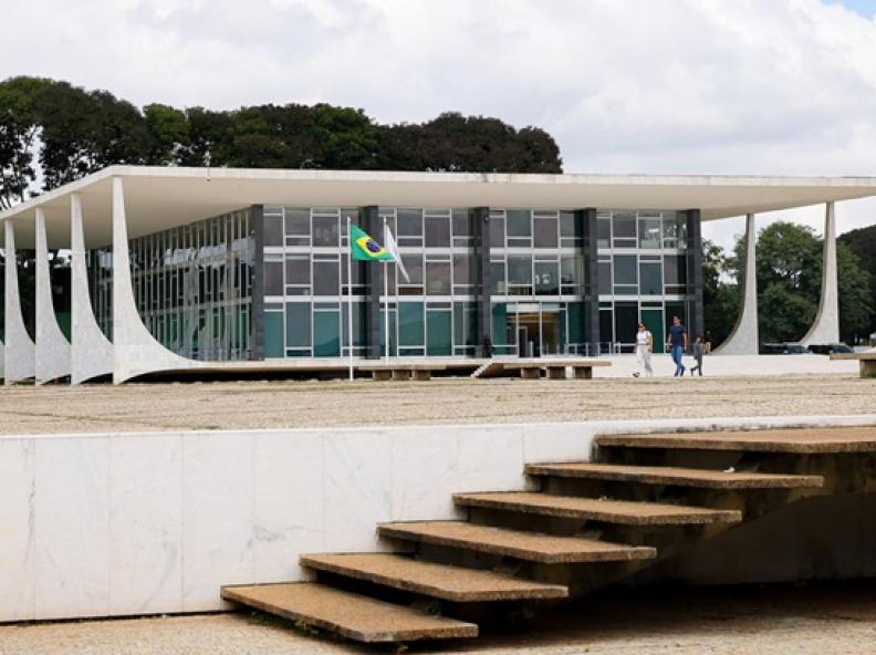 STF derruba liminar de Barroso que permitia atuação de enfermeiros em aborto legal