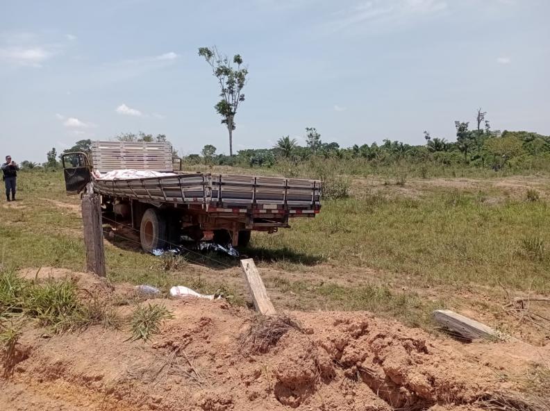 Um homem foi atropelado pelo próprio caminhão