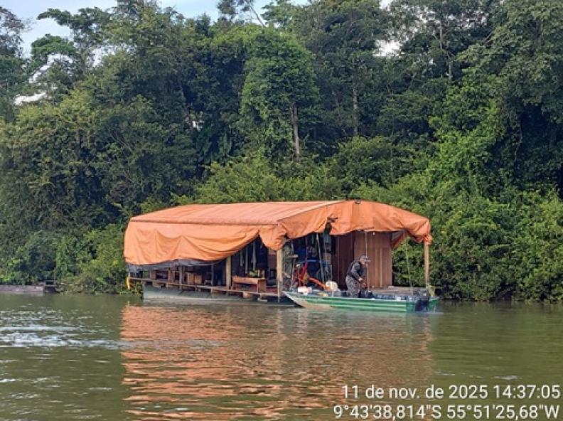 Operação conjunta da Polícia Militar combate garimpo ilegal no Rio Teles Pires, em Alta Floresta