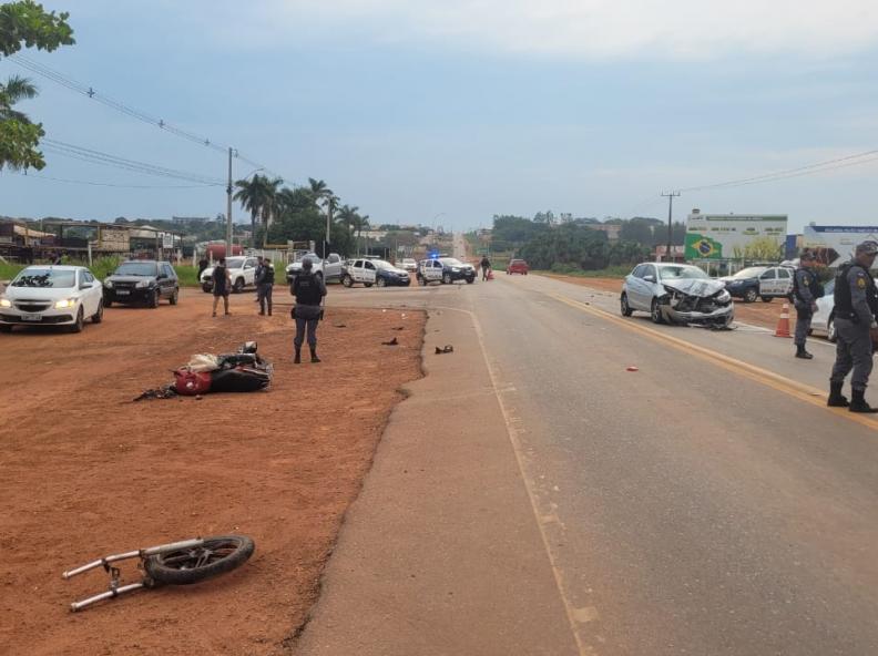 Acidente de grandes proporções foi registrado no final da tarde deste domingo 29, na rodovia MT 208 com a entrada do bairro Jardim Panorama.