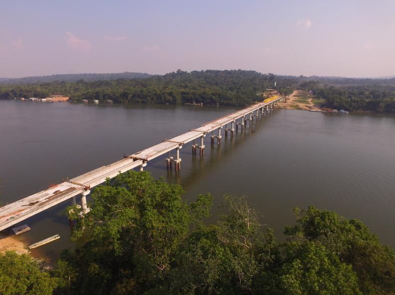 Vereador Tuti acompanha avanço na construção de ponte sobre o Rio Teles Pires