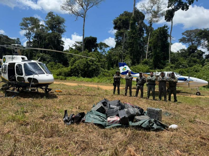 PM de Mato Grosso apreende 500 kg de cocaína em pista clandestina no Pará e prende piloto em Sinop
