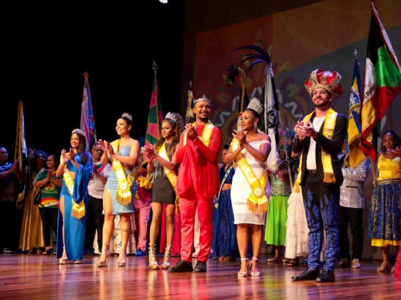 Desfiles das comissões de frente de escolas e blocos marcam lançamento do Carnaval de Cuiabá