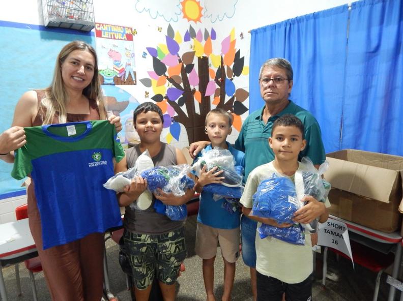 Prefeitura de Nova Monte Verde realiza entrega de kits de Uniformes Escolares, por meio do programa “Mais Acesso: Uniforme Garantido”