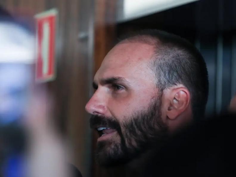 STF formaliza ação penal contra Eduardo Bolsonaro por coação no curso do processo