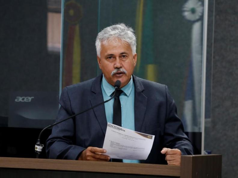 Vereador Naldo da Pista cobra melhorias em abastecimento de água e conclusão de escola em comunidade rural