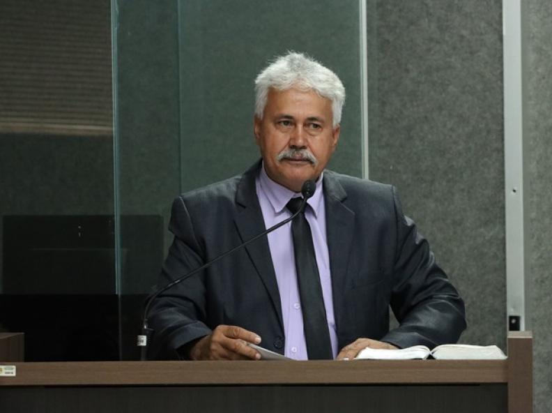 Escola reformada sem uso e obras inacabadas marcam discurso de vereador Naldo da Pista