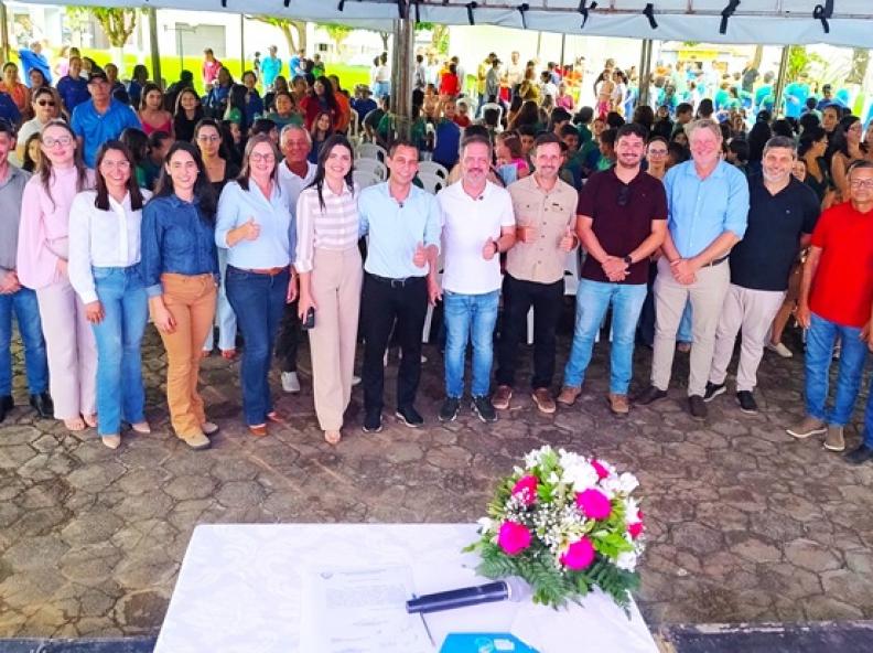 Prefeito Edemilson Marino assina Ordem de Serviço para reforma da Praça da Bíblia.