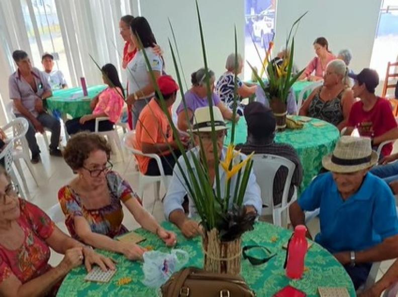 Prefeitura de Paranaíta promove tarde de lazer e alegria para idosos no CRAS
