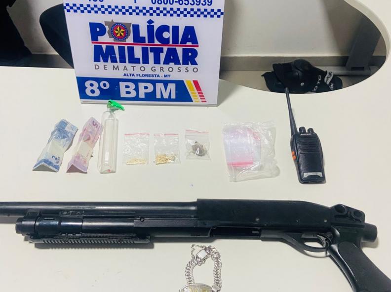 PM apreende drogas e simulacro de arma em operação no Cidade Alta