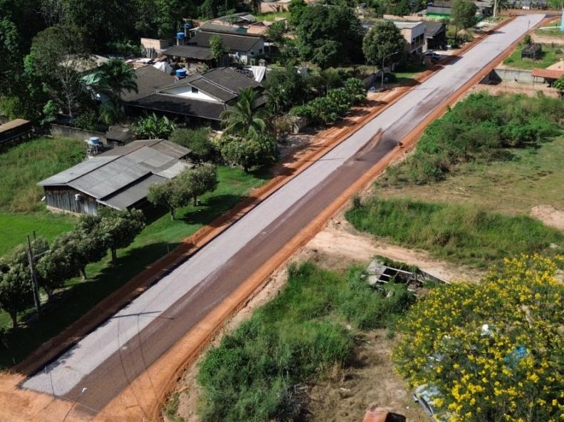 Moradores de Nova Monte Verde celebram conclusão de pavimentação asfáltica na Rua Roberto J. Ferreira