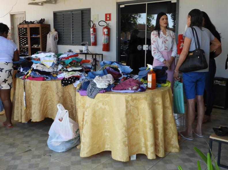 Ação Social de Nova Monte Verde promove Guarda-Roupa Solidário