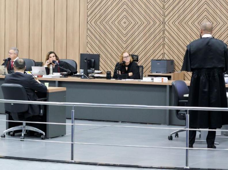 Júri de filho de ex-deputado é remarcado para 31 de julho após defesa abandonar plenário