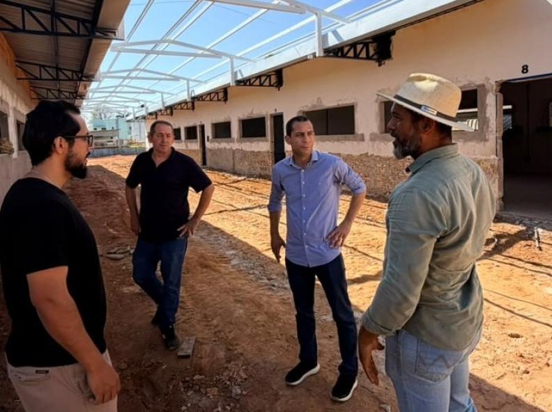 Prefeito Edemilson Marino acompanha obras de reforma e ampliação da Escola Municipal Monte Verde