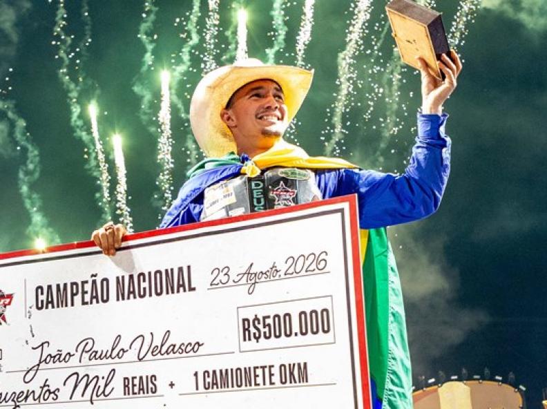 João Paulo Velasco conquistou o título de Campeão Brasileiro da PBR na arena da Festa do Peão de Barretos