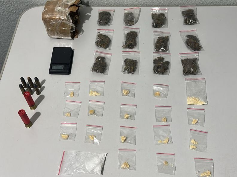 Operação da PM apreende drogas e munições em Alta Floresta; mulher admite tráfico com o marido e duas crianças ficam aos cuidados da avó