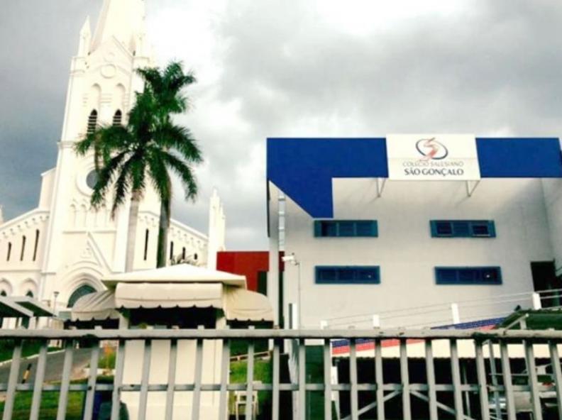 Professor de escola tradicional é acusado de barganhar 'sexo por notas'