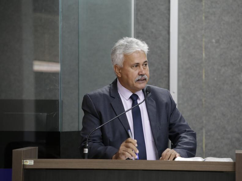 Vereador Naldo da Pista cobra instalação de academias ao ar livre adquiridas por emenda impositiva
