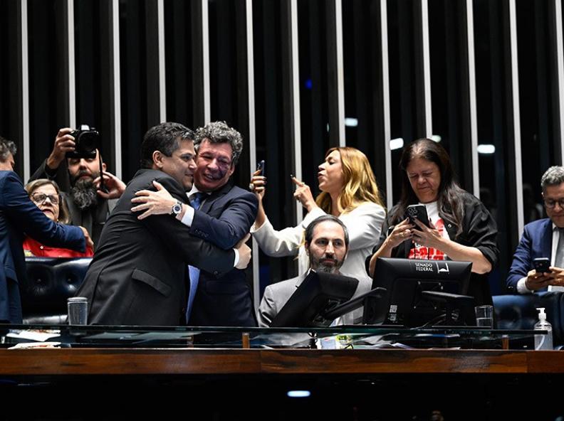 Senado aprova fim da escala 6x1 e redução da jornada semanal para 40 horas