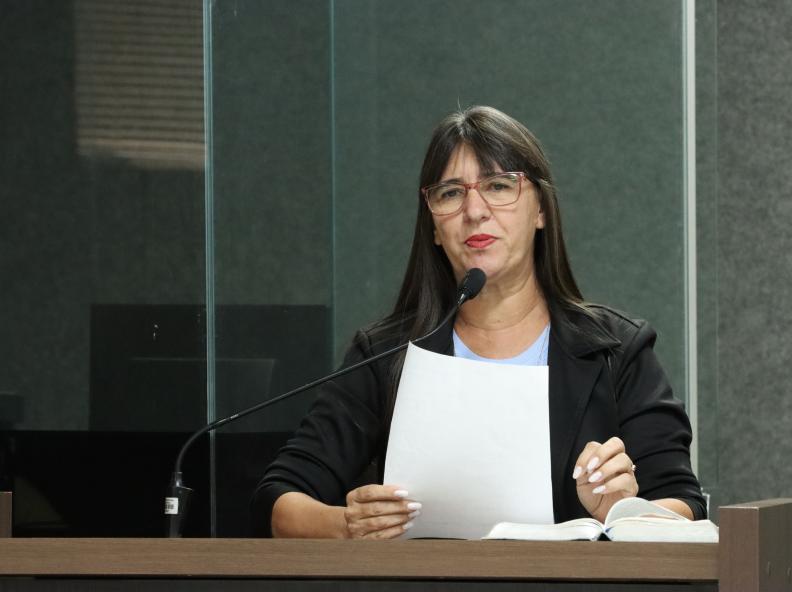 Vereadora Leonice Klaus cobra contratação de médicos e enfermeiros