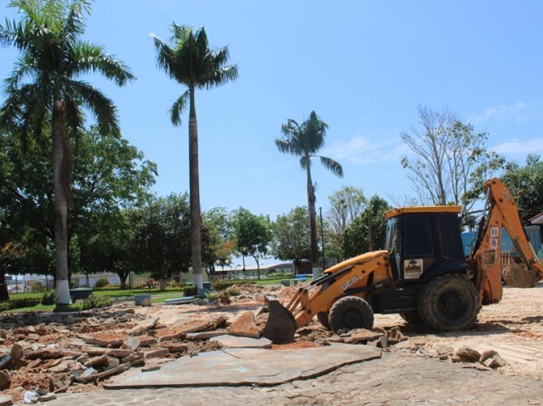 Prefeitura de Nova Monte Verde inicia reforma da Praça da Bíblia
