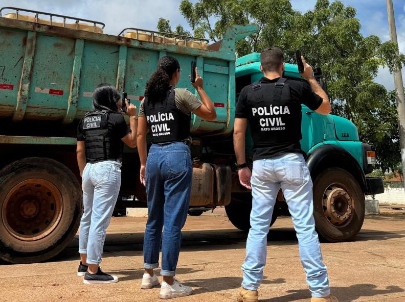 Polícia Civil apreende 6.000 litros de óleo diesel que eram transportados ilegalmente para garimpo