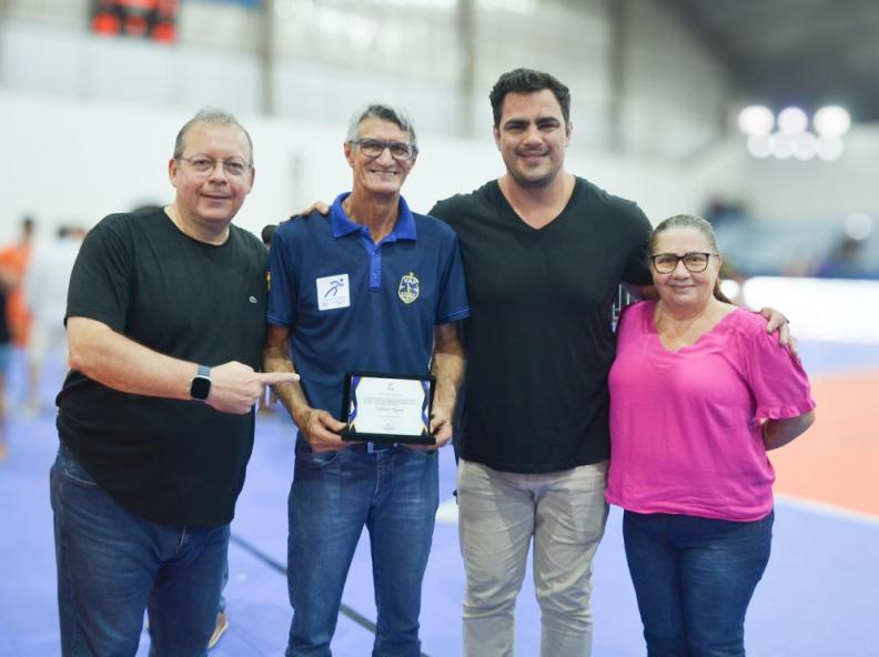 Prefeito Chico Gamba recebe Título de Emérito da Federação Mato-grossense de Vôlei
