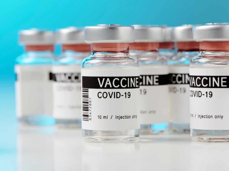 Vacina bivalente é eficaz contra coronavírus original e variantes, diz estudo