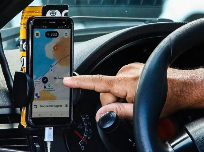 Passageiro ataca motorista de app e acaba preso depois de agredido por populares em cuiabá