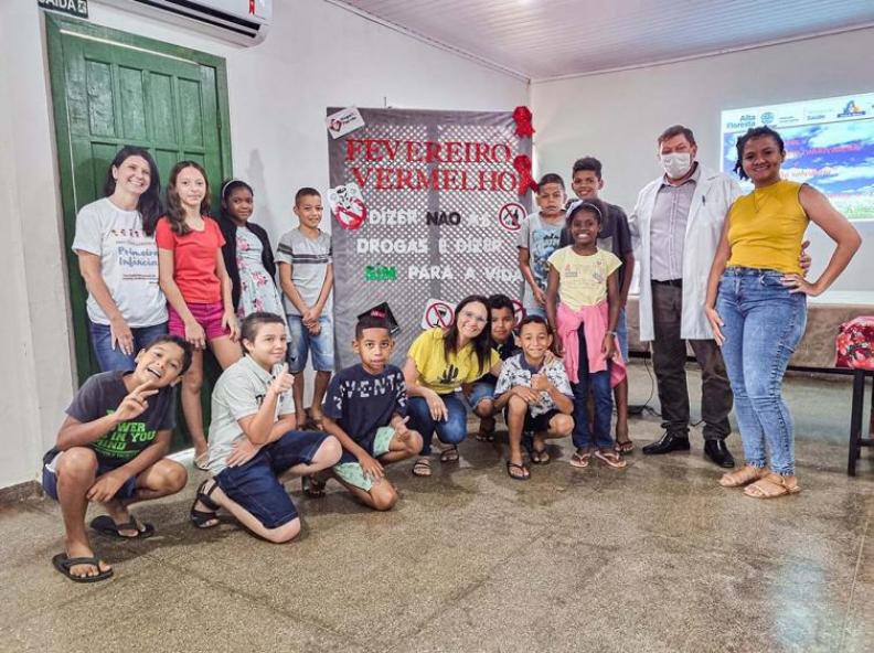 Programa Saúde na Escola realiza palestra sobre drogas e alcoolismo no CRAS Conviver