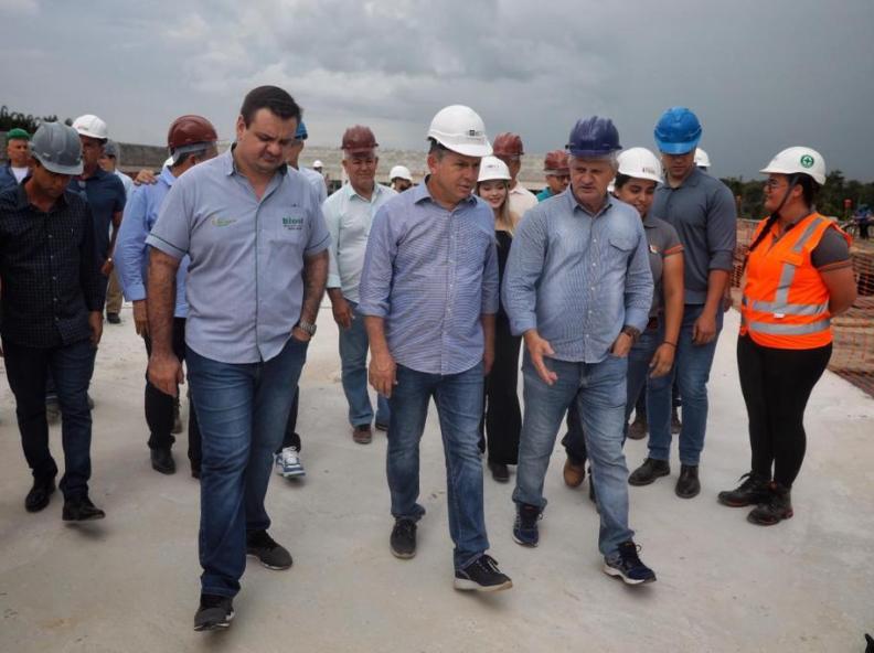 Governador dá ordem de serviço para asfaltar 39 km da MT-325 e vistoria obras do Hospital Regional
