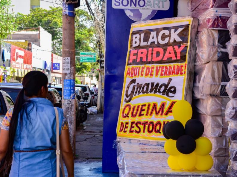 Consumidores devem ficar atentos a golpes e pesquisar preços de produtos, orienta Procon-MT