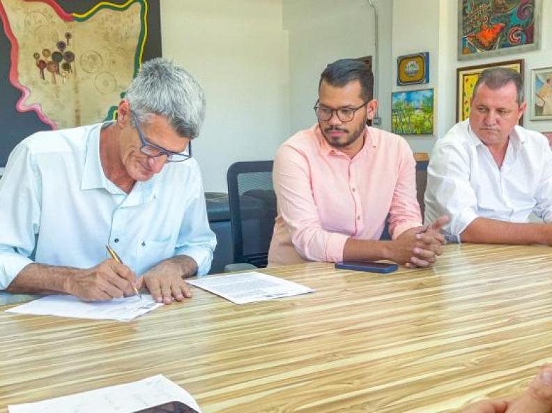 Administração Municipal de Alta Floresta faz história ao assinar contrato com a UFMT para realização do concurso público da Educação