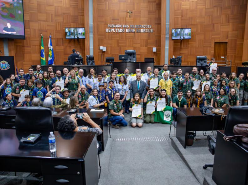 ALMT homenageia o centenário da União dos Escoteiros do Brasil (UEB)