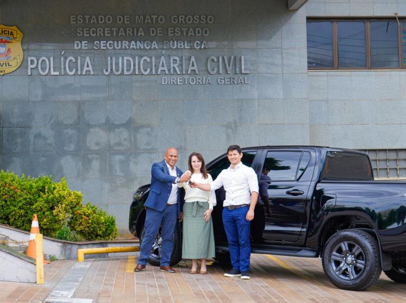 Polícia Civil recebe caminhonete que será utilizada na repressão aos crimes ambientais