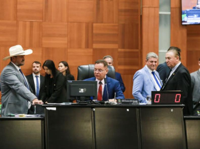 Deputados aprovam LOA de 2025 em redação final