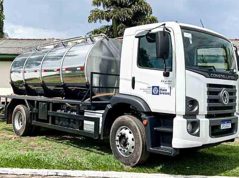 Prefeitura recebe caminhão tanque isotérmico que será repassado em cessão à COMOV