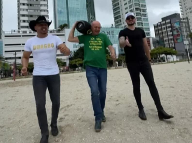 Donos do hit do momento, Brenno e Matheus 'descem para BC' em ação da Havan