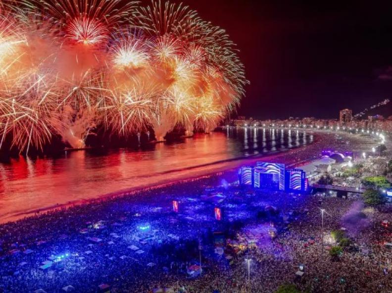 Réveillon no Rio tem mais de 5 milhões de pessoas em várias áreas