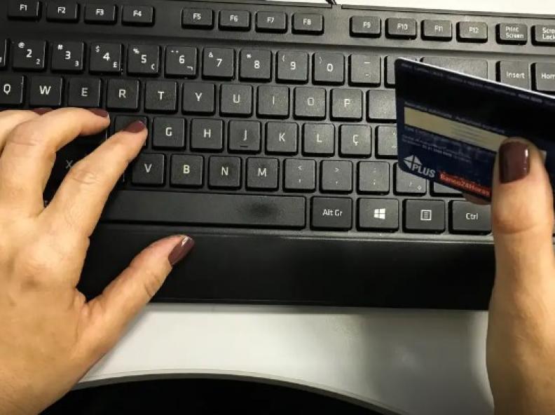 Receita Federal irá monitorar dados de cartão de crédito e Pix