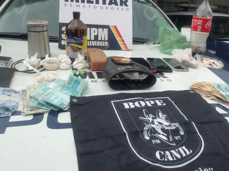 PM prende três pessoas suspeitas por tráfico e apreende drogas em Santo Antônio de Leverger