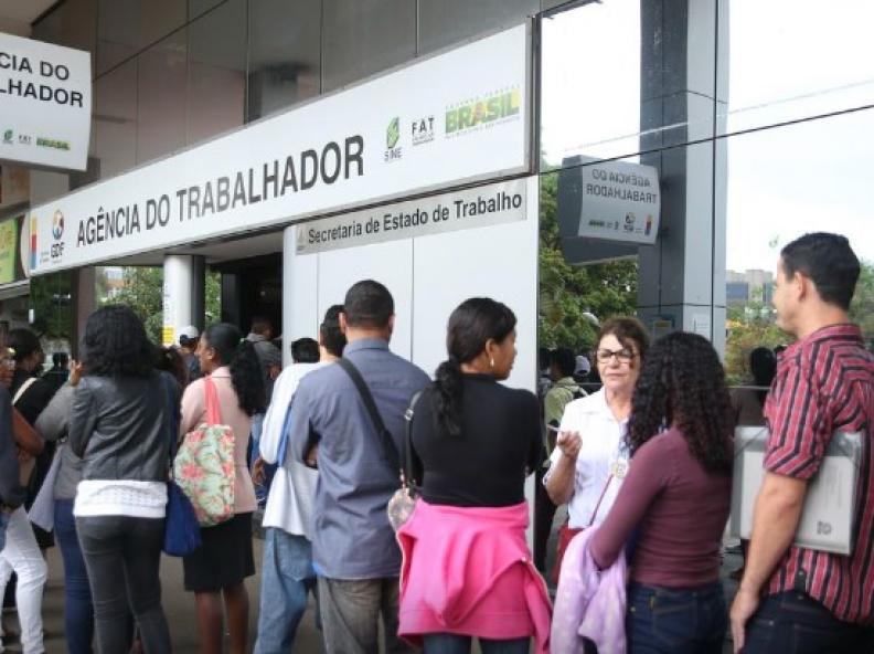Teto do seguro-desemprego sobe para R$ 2.424,11 após reajuste