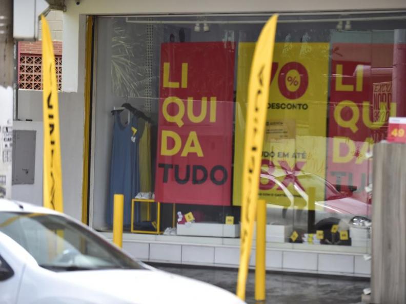 Consumidores devem evitar compras por impulso durante as liquidações de janeiro, orienta Procon-MT
