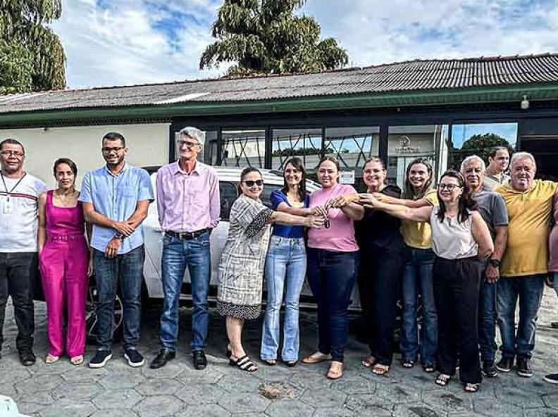 Administração Municipal realiza entrega de veículo para o Serviço Família Acolhedora