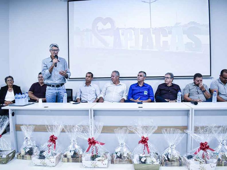 Prefeitos, vice-prefeitos e vereadores da região de Alta Floresta se reúnem em Apiacás
