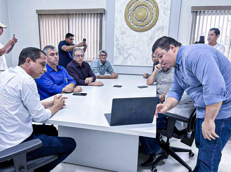 Prefeito Chico Gamba e vice-prefeito Robson Quintino participam de reunião do CIDVAT. Prefeito de Nova Monte Verde é reconduzido à presidência