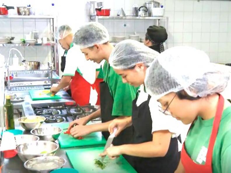 Taxa de desemprego fica em 6,2% no último trimestre de 2024